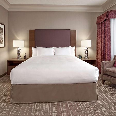 Отель Doubletree By Hilton West Эдмонтон Экстерьер фото