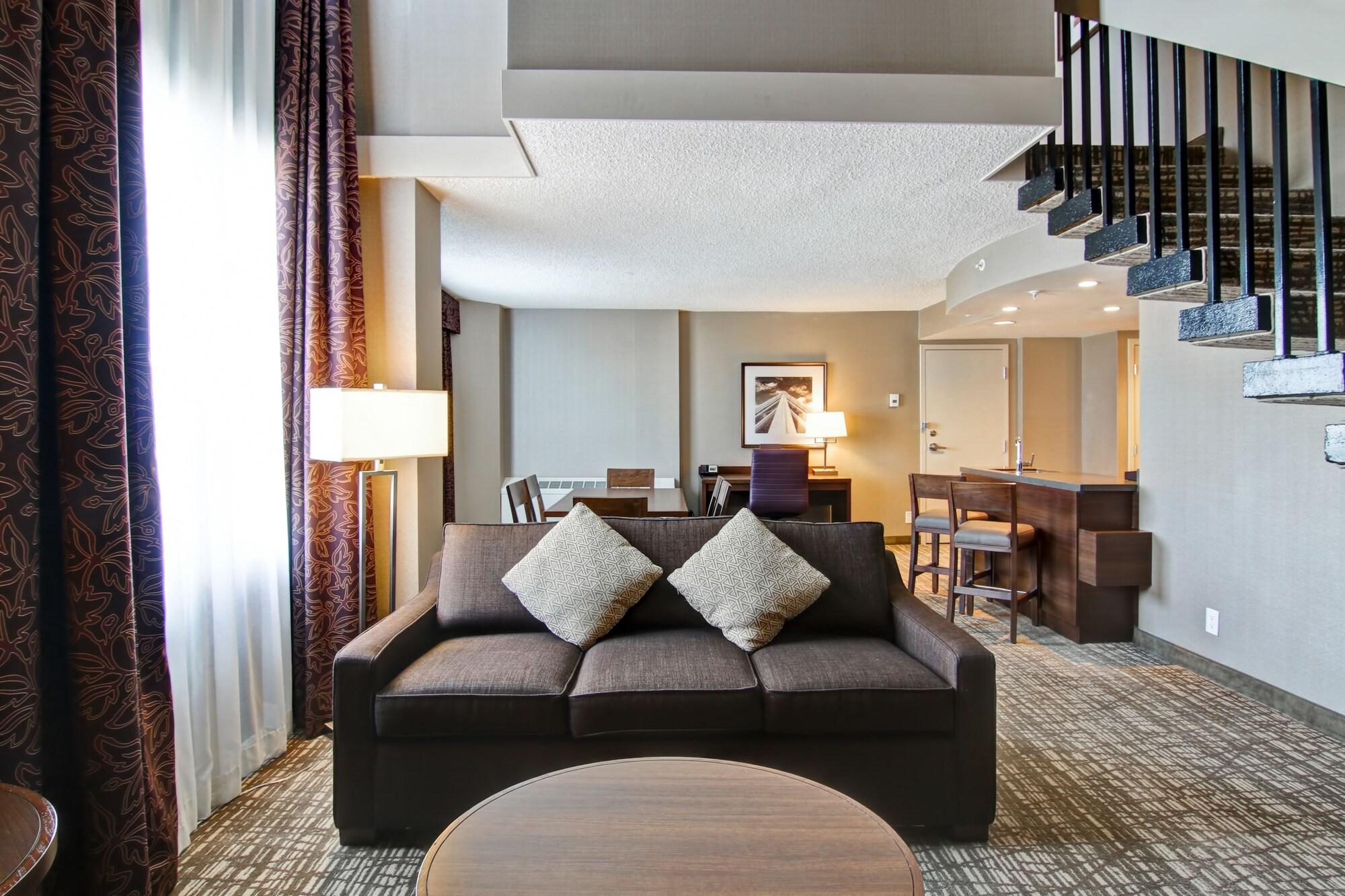 Отель Doubletree By Hilton West Эдмонтон Экстерьер фото